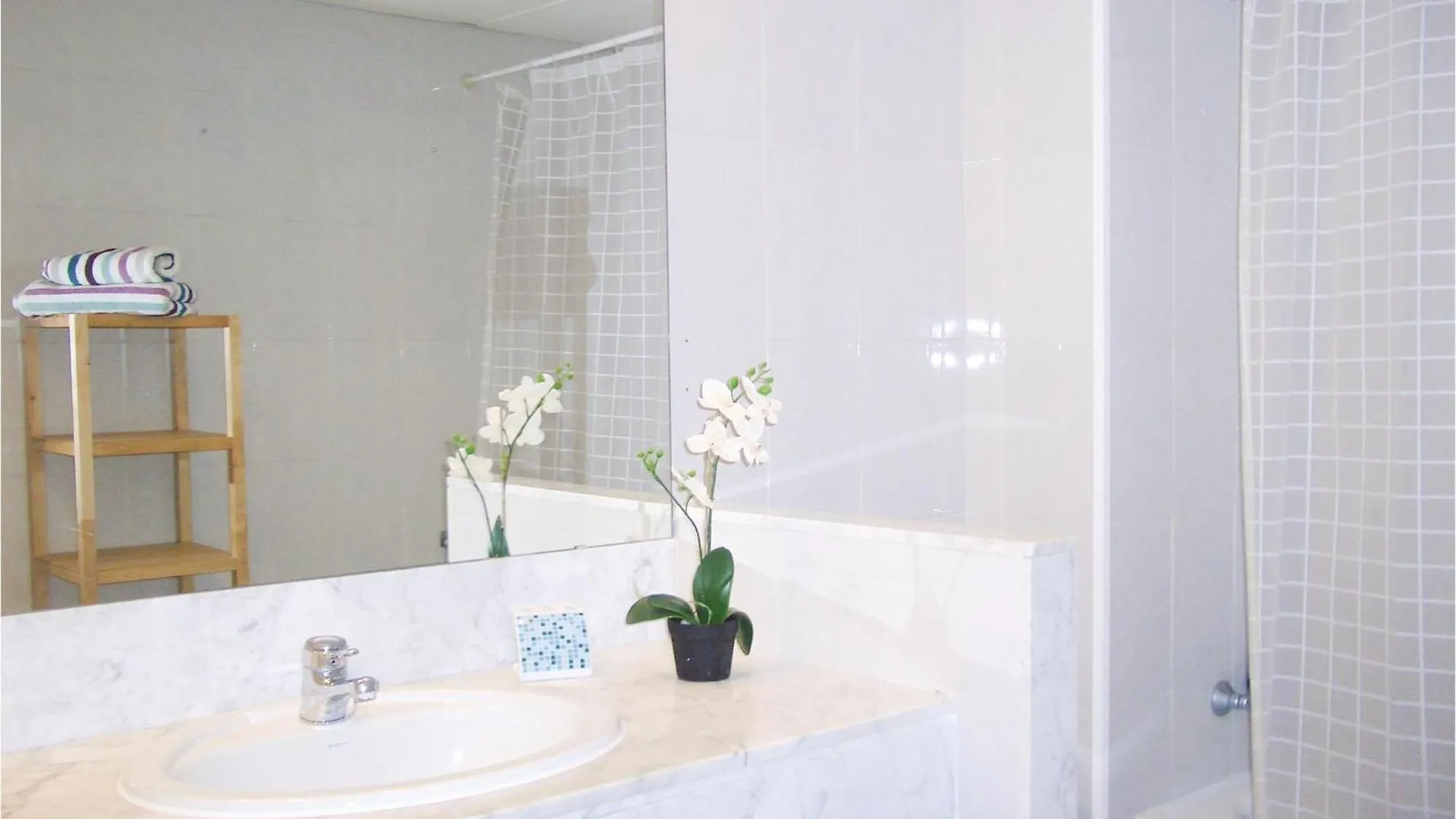4 Bedroom Stunning Apartment In Tossa De Mar